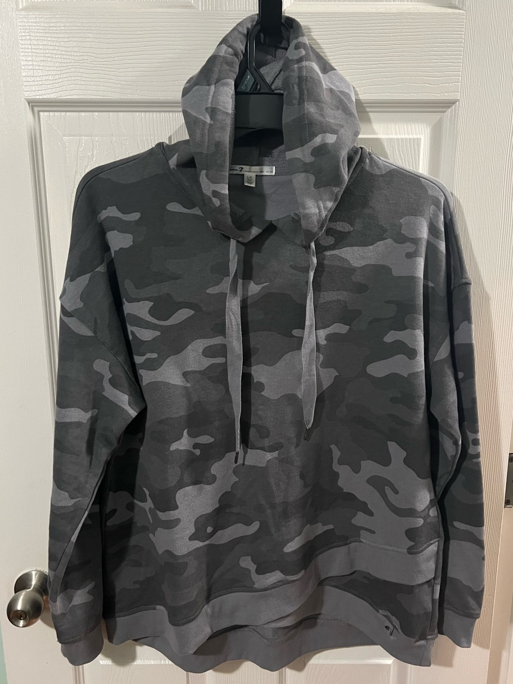 Seven7 Women’s Grey Camo Crossover Sweatshirt Hoodie Ribbed Hem Cuffs. Sz Large